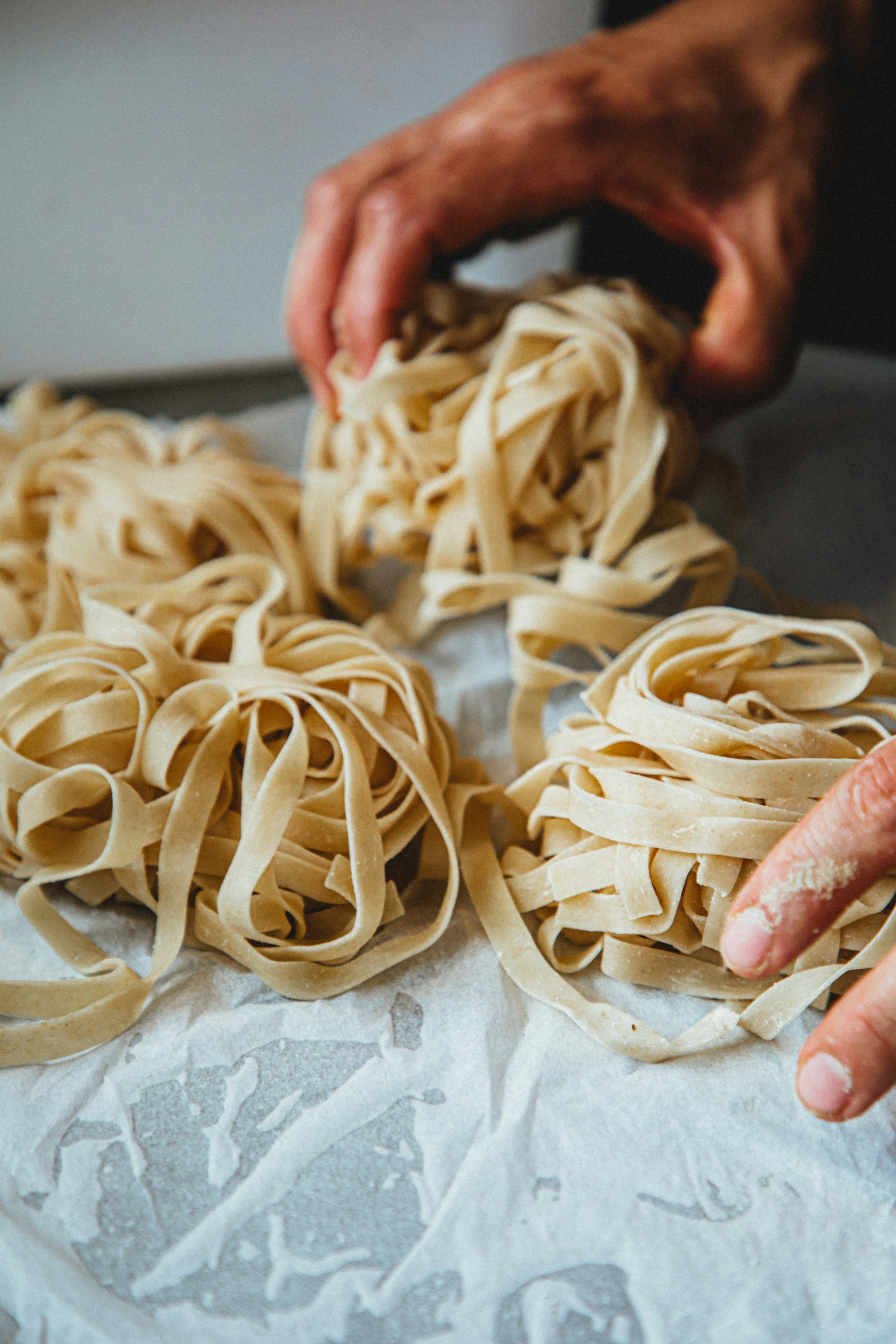 Nidi di tagliatelle appena formati